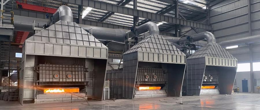The aluminum melting furnace is melting aluminum at a high temperature
